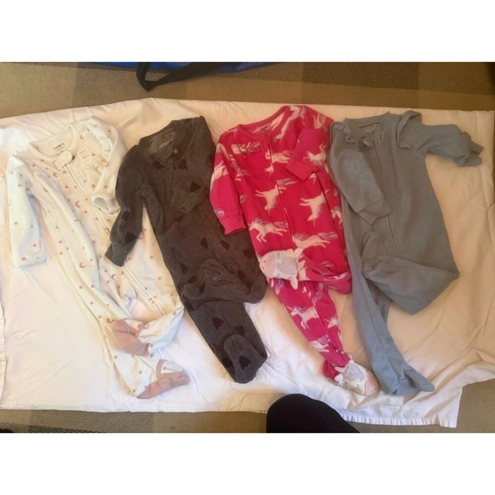 Carter’s lot for baby girl size 9 months - Picture 2 of 4